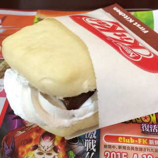 Illustration for article titled Kit-Kat Sandwiches! Japan Has Kit-Kat Sandwiches.